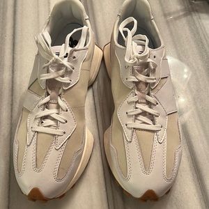 New Balance 327 fashion running sneaker
